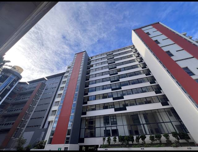 3 BEDROOM APARTMENT FOR SALE IN POINT WATERFRONT